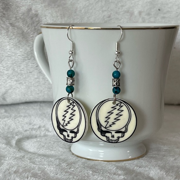 Grateful Dead glow in the dark earrings - Picture 2 of 3